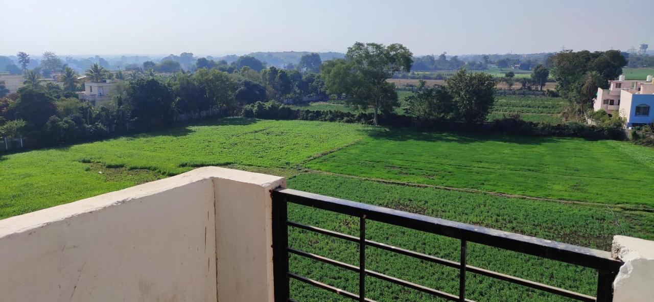 Untrained & Unplanned Apartment Jabalpur Exterior photo