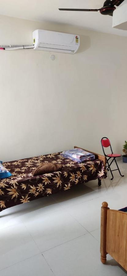Untrained & Unplanned Apartment Jabalpur Exterior photo